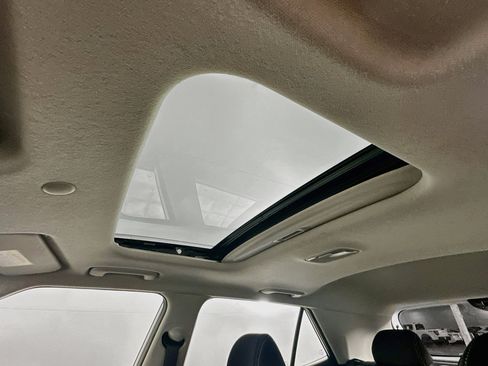 Used 2025 Hyundai Venue SEL FWD image 25