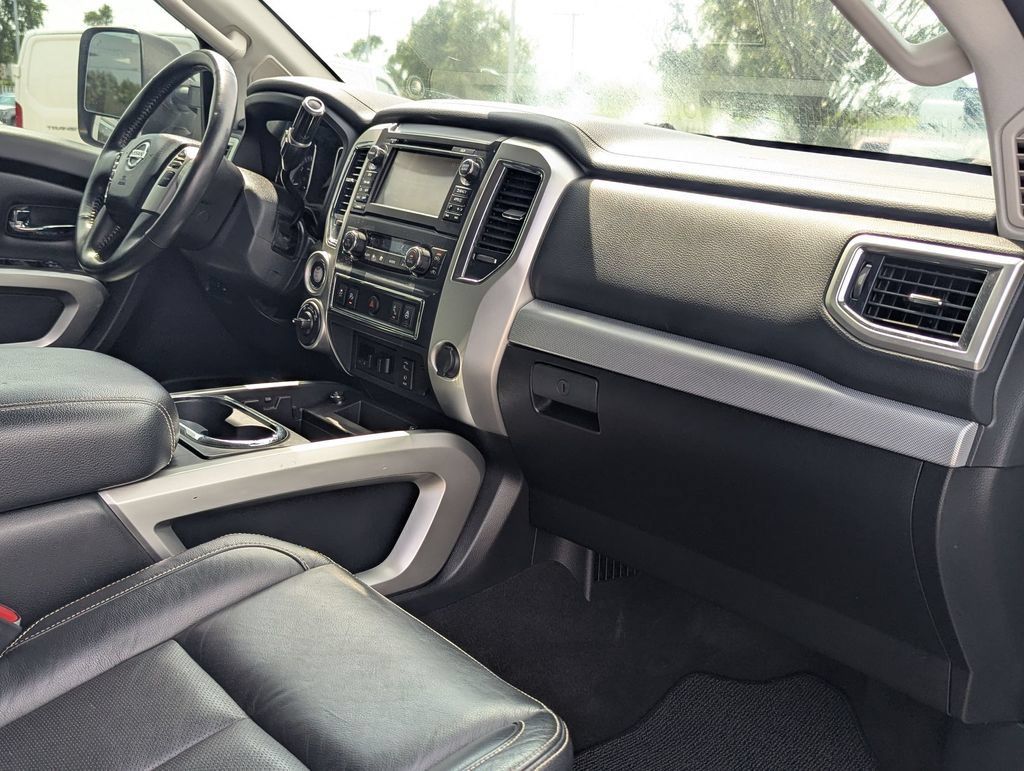 Used 2018 Nissan Titan PRO-4X w/ Pro-4x Convenience Package AWD/4WD image 27