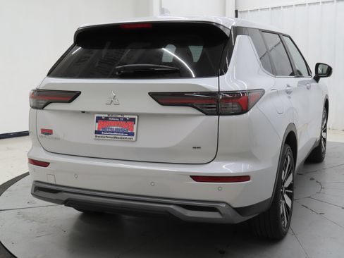New 2026 Mitsubishi Outlander SE FWD image 3