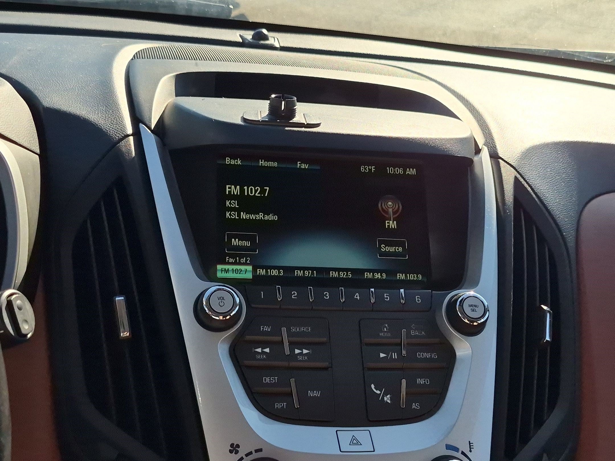 Used 2016 Chevrolet Equinox LTZ w/ Enhanced Convenience Package FWD image 22