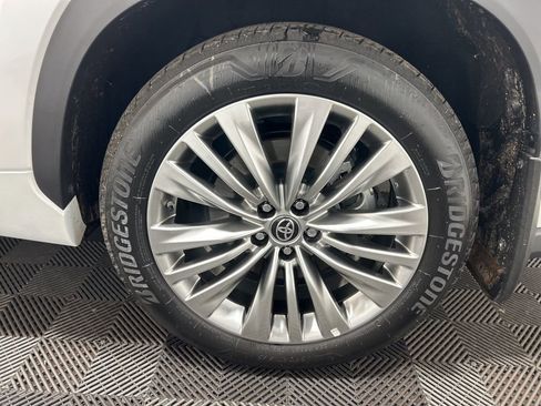 Used 2025 Toyota Highlander Platinum image 36