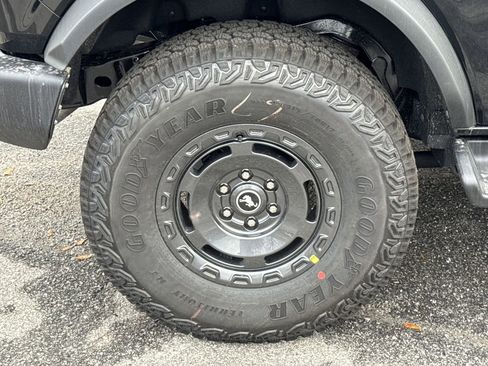 New 2025 Ford Bronco Outer Banks w/ Sasquatch Package image 17