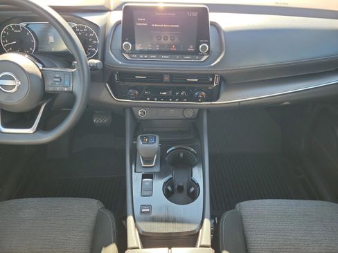 Used 2022 Nissan Rogue SV image 19