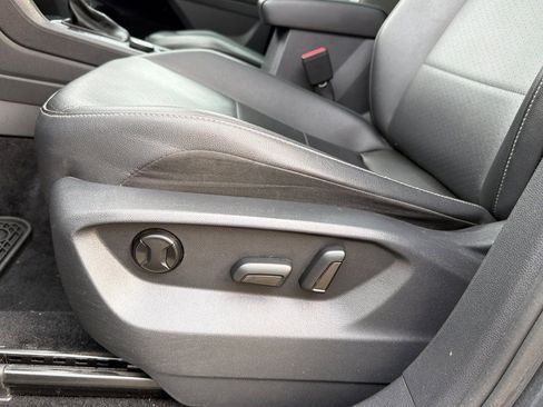 Used 2019 Volkswagen Tiguan SE w/ Panoramic Sunroof Package image 15