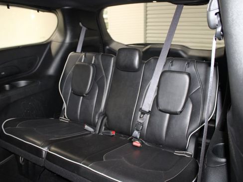 Used 2025 Chrysler Pacifica Limited FWD image 19