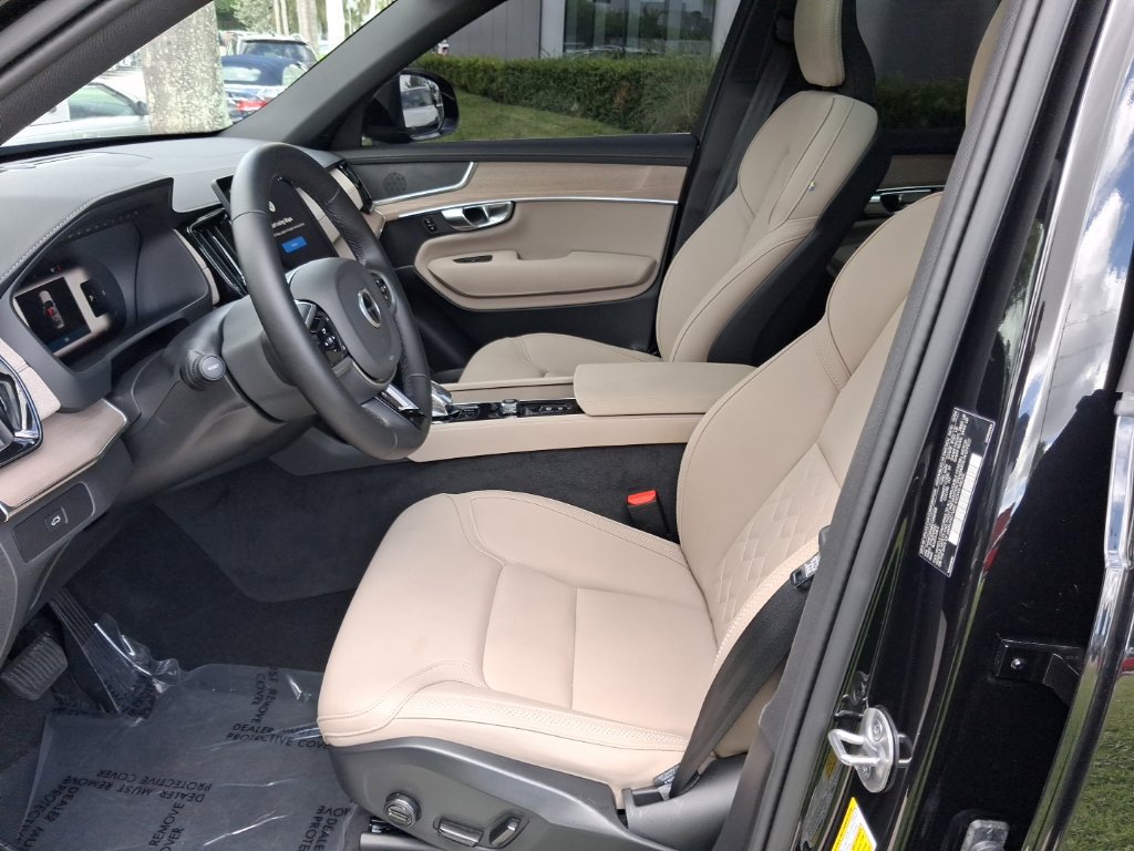 Certified 2025 Volvo XC90 B5 Core w/ Climate Package AWD/4WD image 14