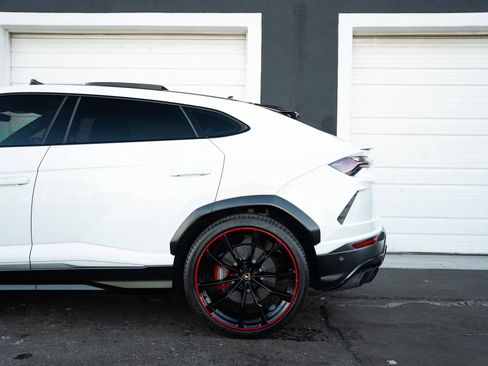 Used 2021 Lamborghini Urus AWD/4WD image 12
