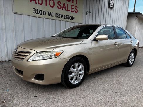 Used 2011 Toyota Camry LE image 5