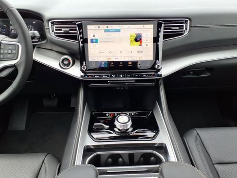 New 2026 Jeep Grand Wagoneer L Limited AWD/4WD image 9