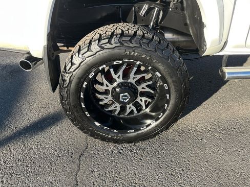 Used 2016 Toyota Tacoma TRD Sport image 42