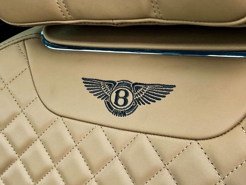 Used 2017 Bentley Bentayga image 26