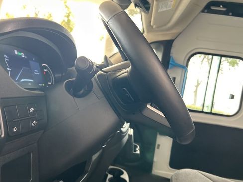 Used 2024 RAM ProMaster 3500 w/ Delivery Van Package FWD image 34