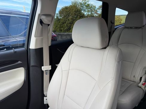 Used 2023 Buick Enclave Essence w/ Experience Buick Package AWD/4WD image 21