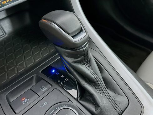 Used 2022 Toyota RAV4 XLE Premium image 24