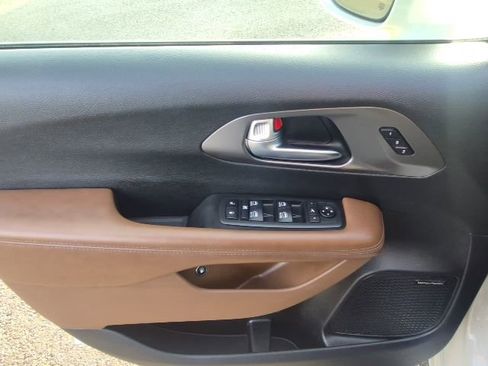 Used 2020 Chrysler Pacifica Limited w/ Advanced Safetytec Group image 10