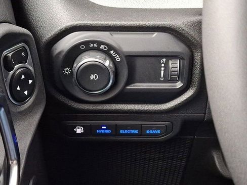 Certified 2025 Jeep Wrangler Willys 4xe image 29