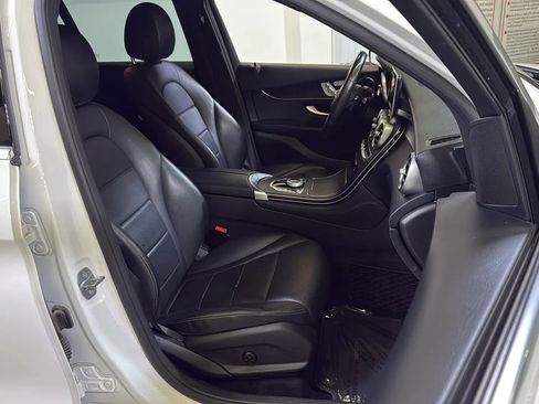 Used 2018 Mercedes-Benz GLC 300 4MATIC w/ Premium Package image 16