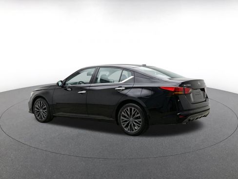 Used 2025 Nissan Altima 2.5 SV FWD image 7