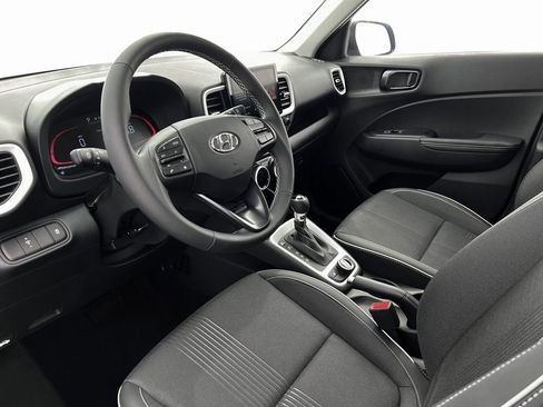 Used 2025 Hyundai Venue Limited image 16