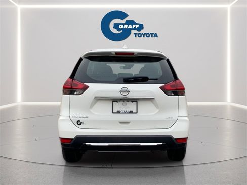 Used 2019 Nissan Rogue S image 5