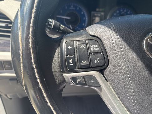 Used 2020 Toyota Sienna XLE w/ XLE Navigation Package image 18