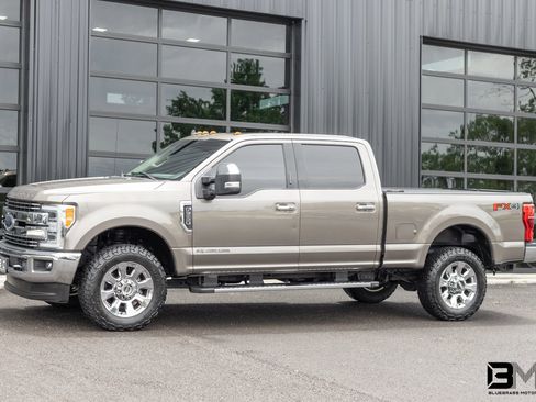 Used 2019 Ford F350 Lariat w/ Lariat Ultimate Package AWD/4WD image 3