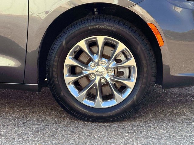 Used 2023 Chrysler Pacifica Touring-L AWD/4WD image 9