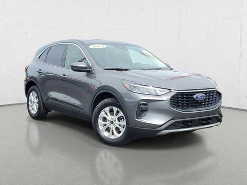 Used 2023 Ford Escape Active w/ Tech Pack #2 AWD/4WD image 2