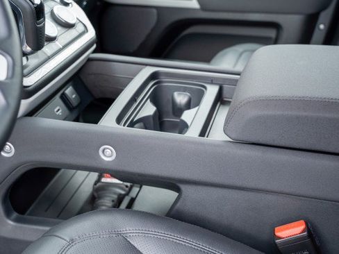 Used 2023 Land Rover Defender 110 S image 37