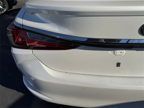 New 2025 Lexus ES 350 Ultra Luxury image 13