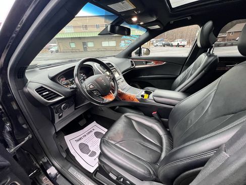 Used 2017 Lincoln MKX Reserve w/ Driver Assistance Package image 9