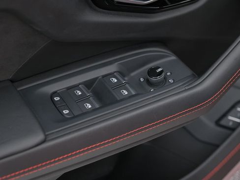 Used 2021 Lamborghini Urus image 44