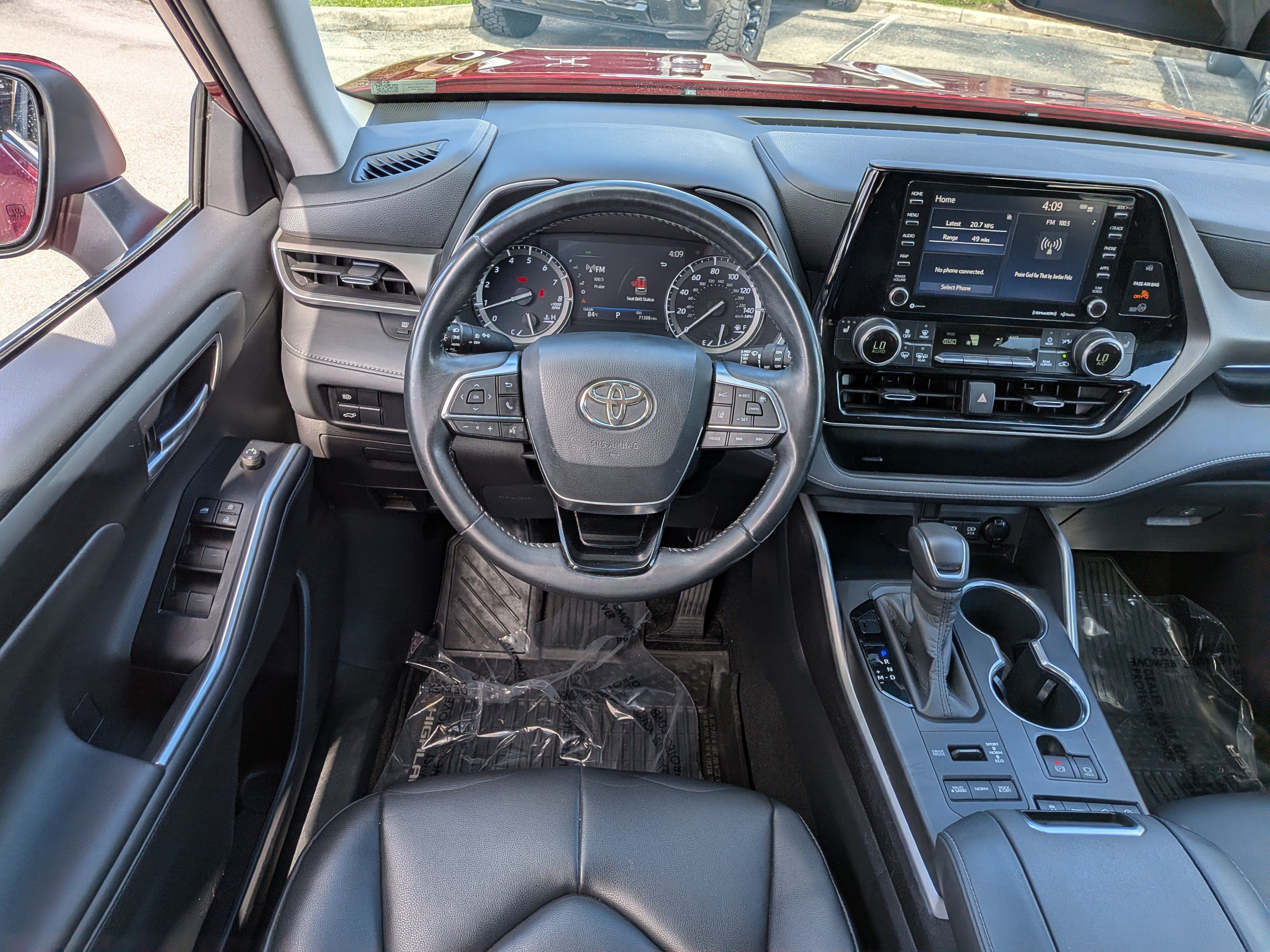 Used 2020 Toyota Highlander XLE AWD/4WD image 18