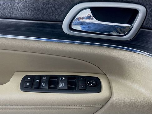 Used 2020 Jeep Grand Cherokee Limited image 22