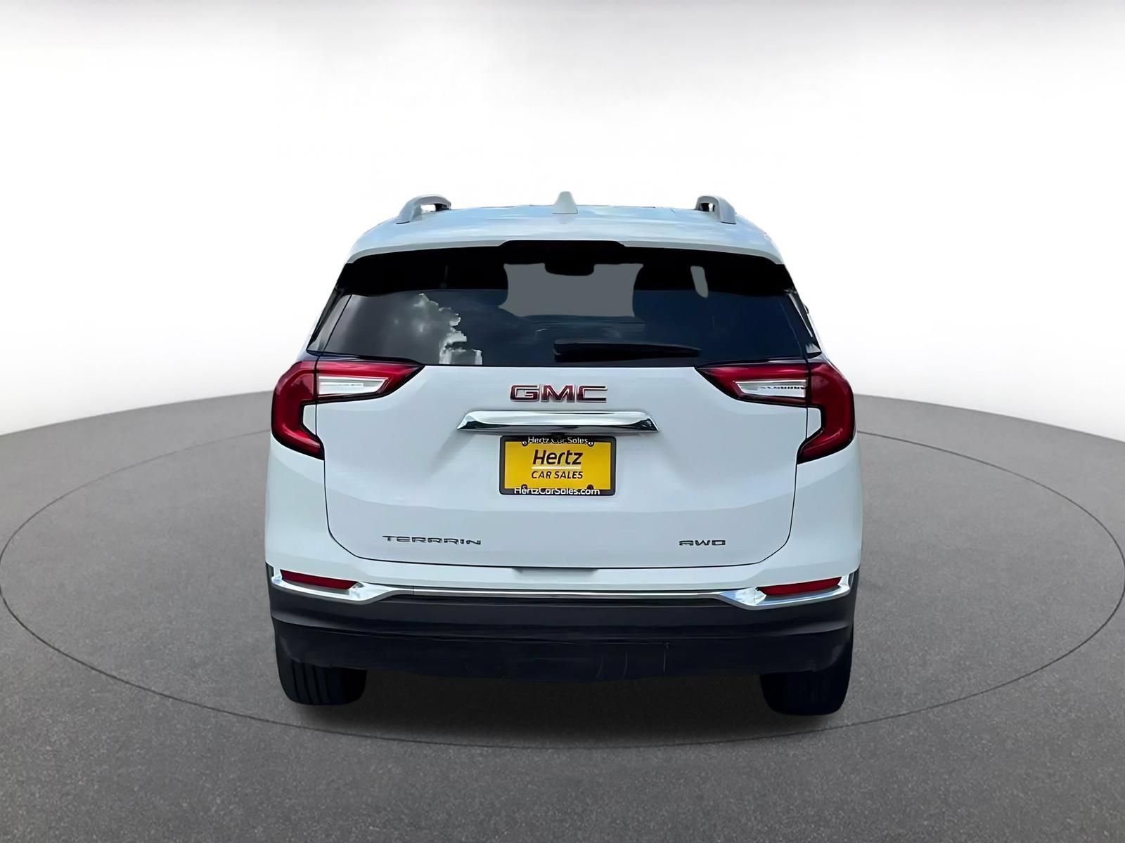 Used 2024 GMC Terrain SLT AWD/4WD image 12