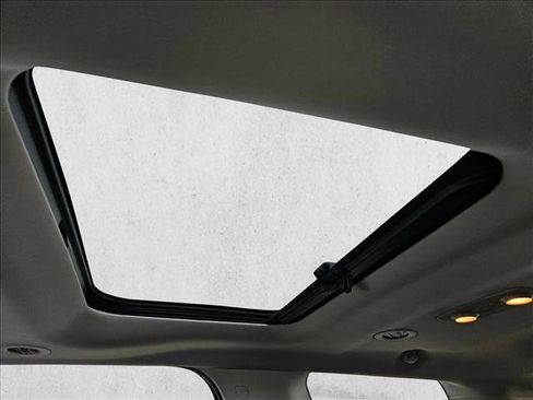 Used 2015 GMC Acadia SLT image 18