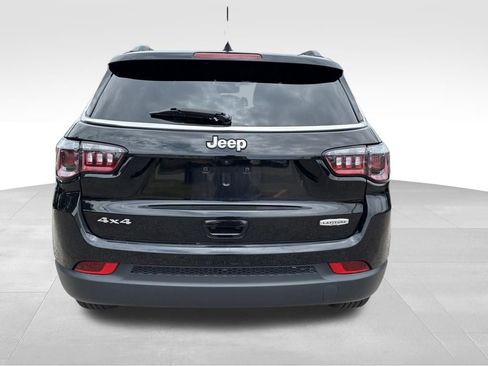 Used 2024 Jeep Compass Latitude AWD/4WD image 4