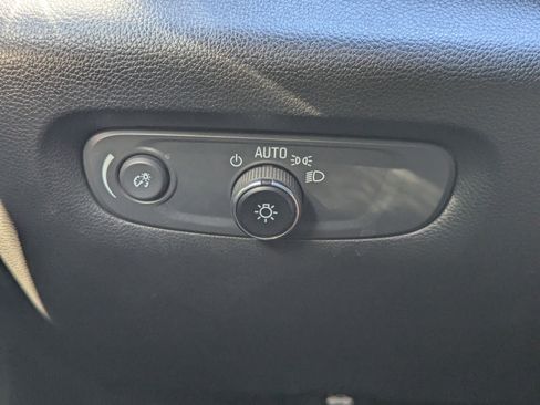 Used 2023 Chevrolet Traverse LT image 31