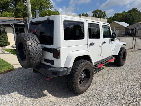Used 2017 Jeep Wrangler Unlimited Rubicon AWD/4WD image 3