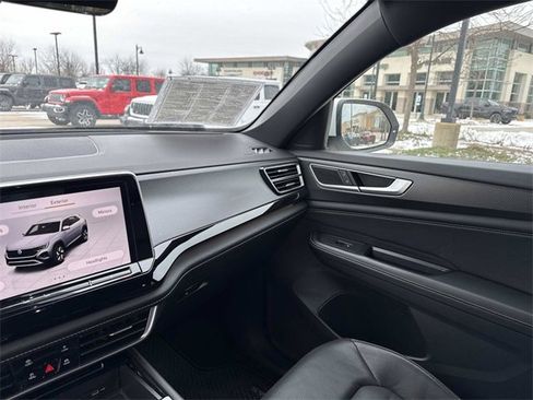 Used 2024 Volkswagen Atlas Cross Sport SEL R-Line image 27