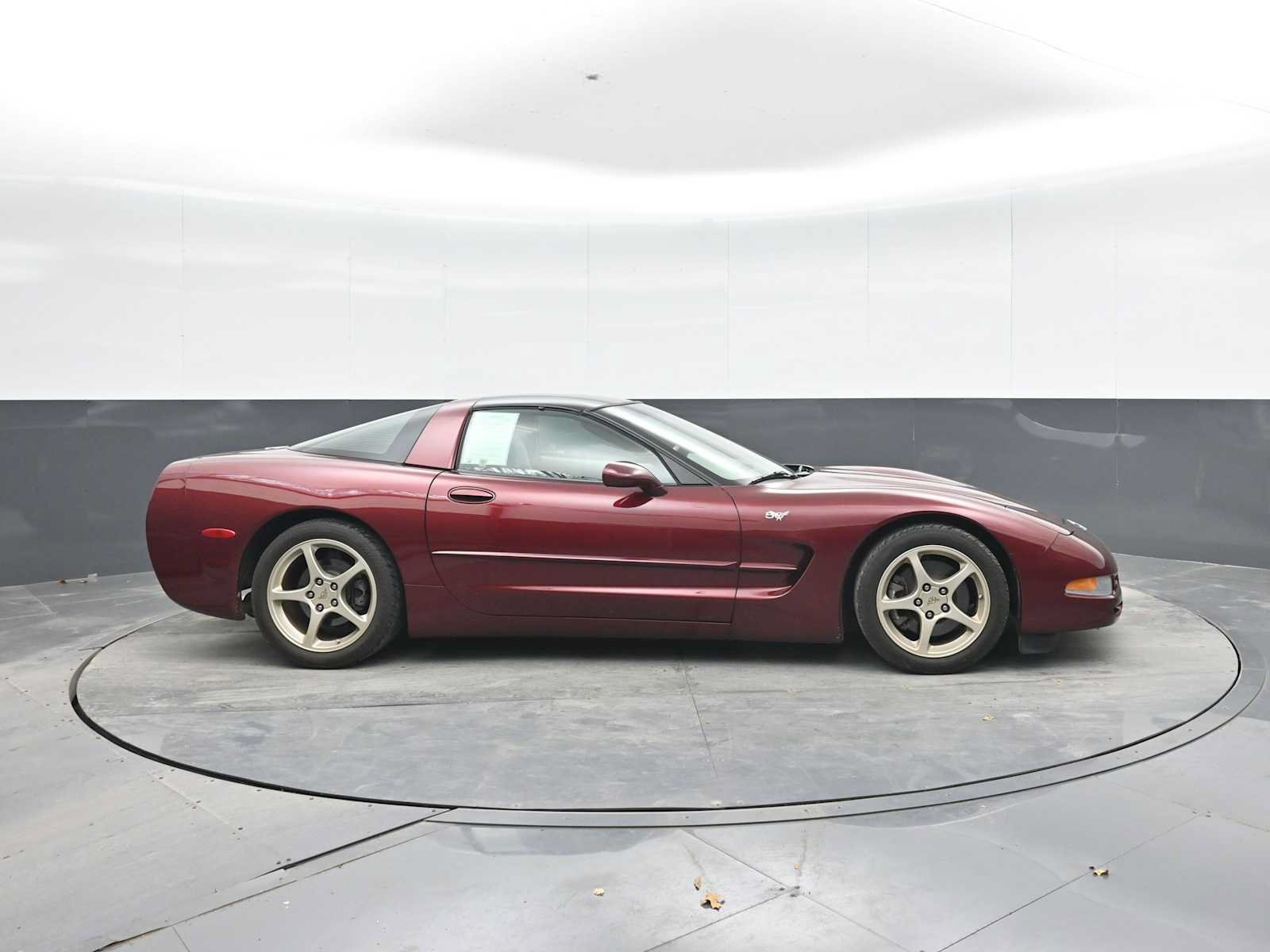 Used 2003 Chevrolet Corvette Coupe w/ Preferred Equipment Group RWD image 9
