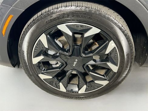 Certified 2024 Kia Sorento SX image 33