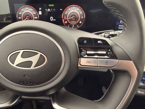 Used 2025 Hyundai Elantra Limited image 20