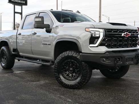 Used 2024 Chevrolet Silverado 2500 ZR2 w/ ZR2 Bison Edition image 2