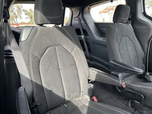 Used 2018 Chrysler Pacifica Touring Plus w/ S Appearance Package image 15