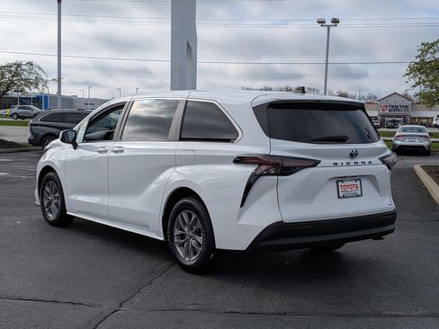 Used 2024 Toyota Sienna LE image 6