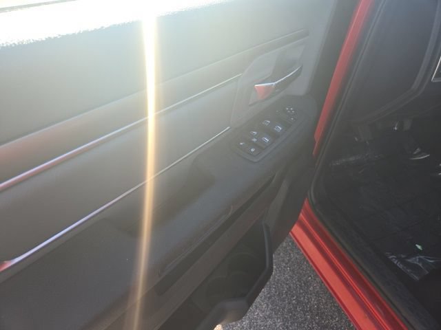Used 2021 RAM 1500 Classic SLT AWD/4WD image 10