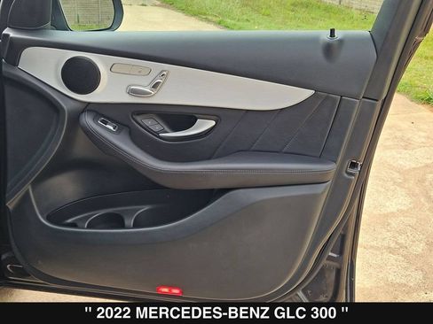 Used 2022 Mercedes-Benz GLC 300 4MATIC image 30