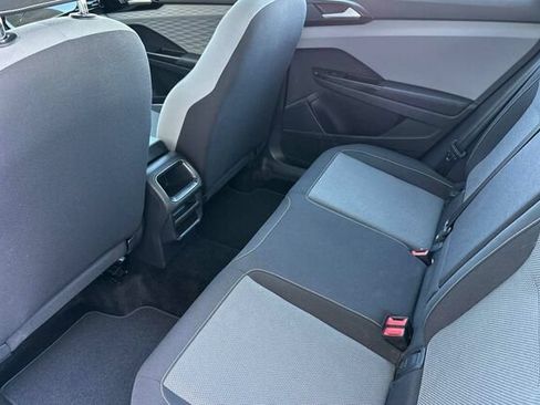 Certified 2022 Volkswagen Taos S FWD image 12