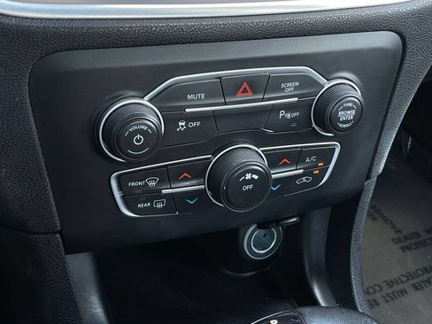 Used 2022 Dodge Charger SXT RWD image 19